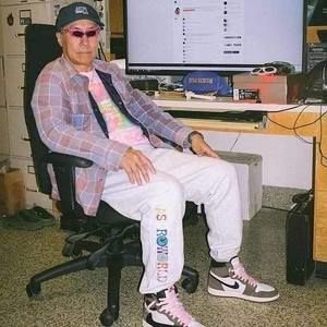 Meet your Posher, Joel